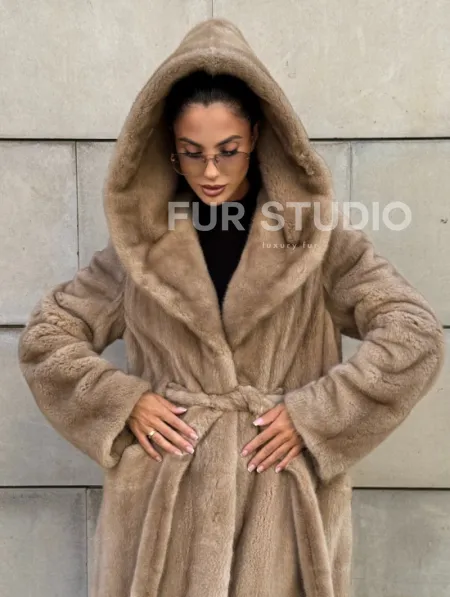 Шуба из скандинавской норки с капюшоном, цельный мех - фото 4