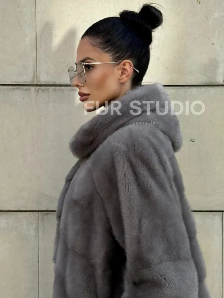 Шуба в диагональной выкладке меха норки, графит грей с капюшоном - фото 5