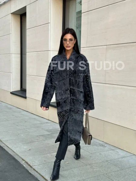 Меховое пальто из каракуля Graphite V-образный воротник - фото 12