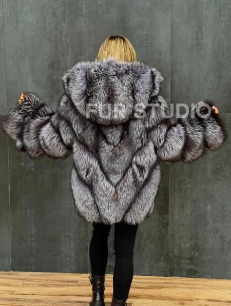 Шуба натуральная из чернобурки с капюшоном - фото 20