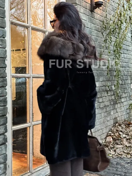 Норковая шуба Blackglama с капюшоном из меха куницы - фото 1