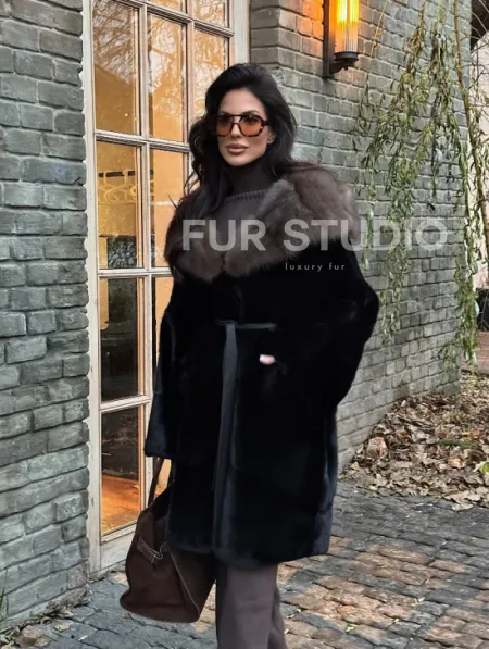 Норковая шуба Blackglama с капюшоном из меха куницы - фото 0