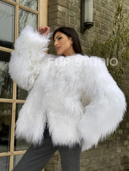 Шуба белая из меха ламы без воротника - фото 9