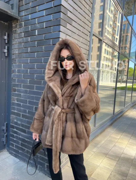 Норковое пончо с капюшоном в цвете пастель - фото 4