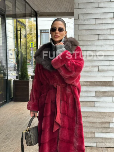 Длинная норковая шуба с капюшоном куница - фото 13