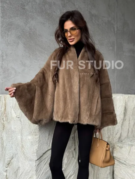 Норковое пончо с рукавами «летучая мышь» - фото 12