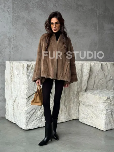 Норковое пончо с рукавами «летучая мышь» - фото 13