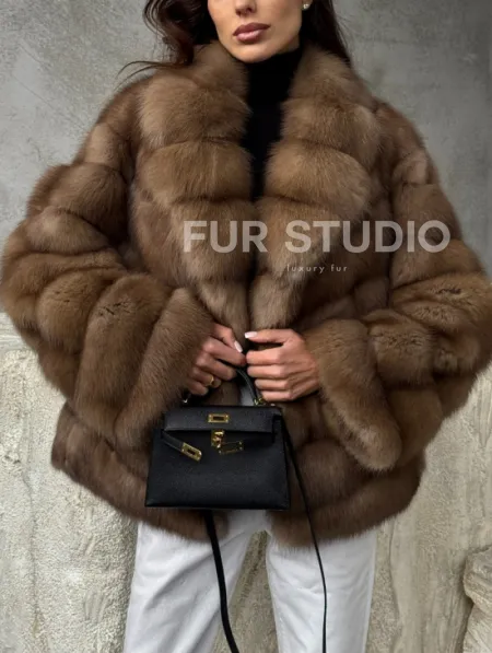 Полушубок из куницы в натуральном бежевом цвете - фото 2