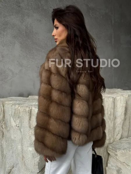 Полушубок из куницы в натуральном бежевом цвете - фото 5