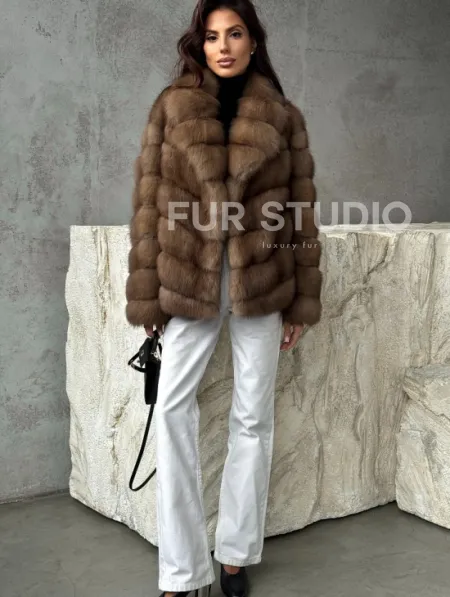 Полушубок из куницы в натуральном бежевом цвете - фото 3