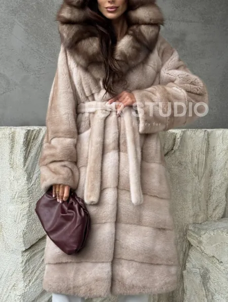 Норковая шуба с капюшоном из 