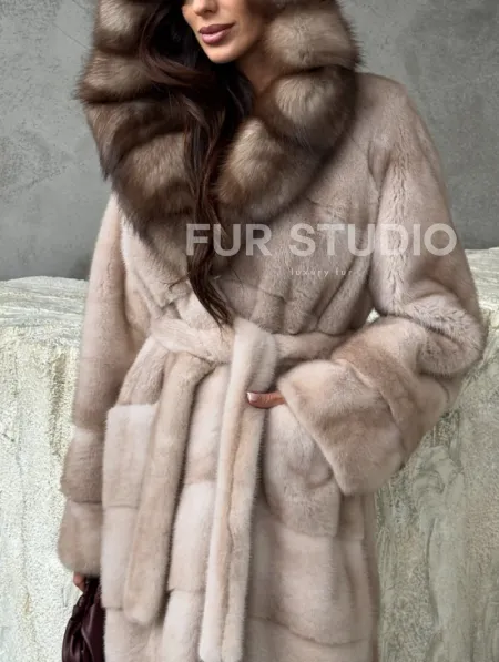 Норковая шуба с капюшоном из 