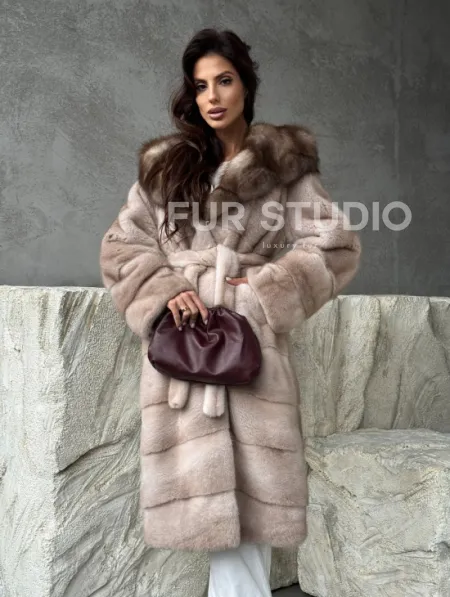 Норковая шуба с капюшоном из 