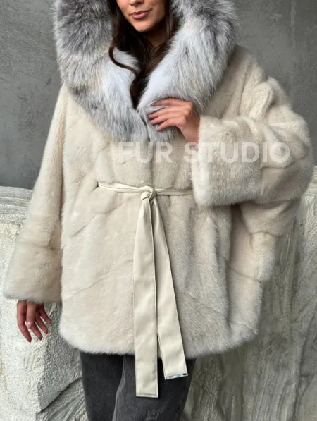 Светлая норковая шуба - летучка с капюшоном - фото 3