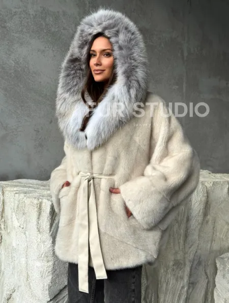 Светлая норковая шуба - летучка с капюшоном - фото 5