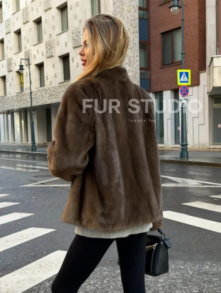 Короткий норковый жакет - цвет соболь - фото 5
