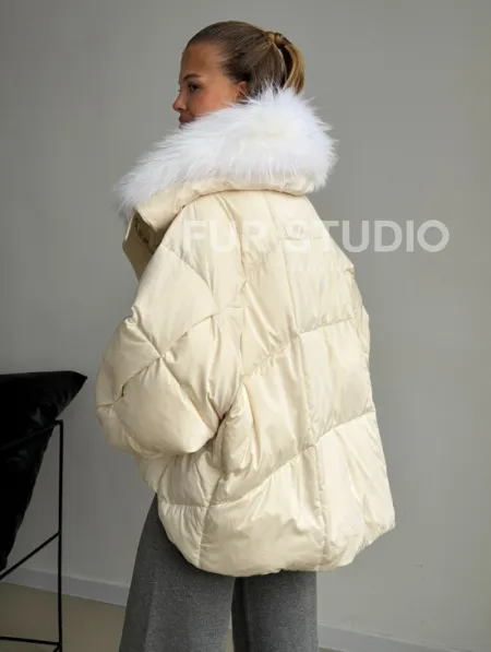 Бежевый зимний пуховик - фото 5