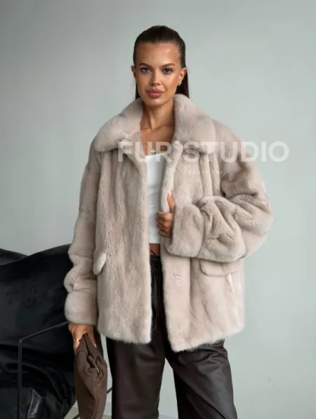 Короткая норковая шуба в цвете нюд - фото 5