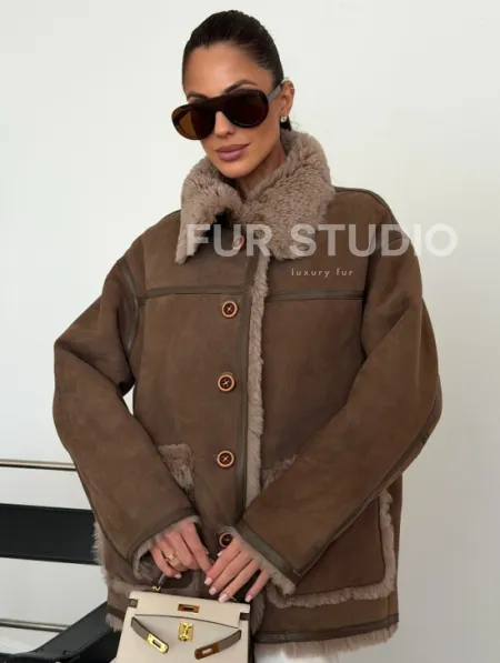 Коричневая замшевая дубленка на мехе тиградо - фото 7