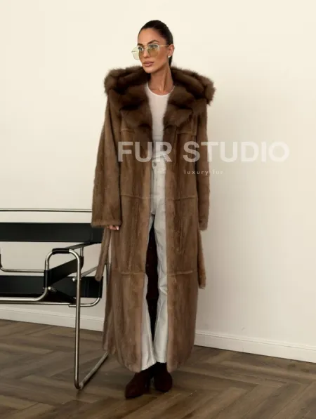 Длинная норковая шуба с капюшоном куница - фото 5