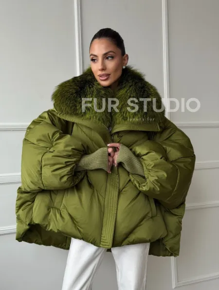 Женский стеганный пуховик с воротником чернобурки - фото 13