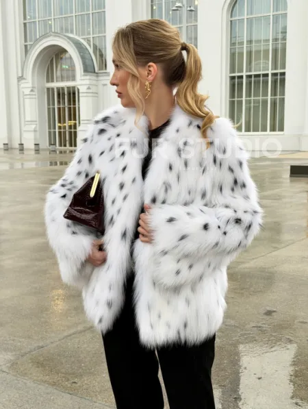 Шуба укороченная из арктической лисы под рысь - фото 15