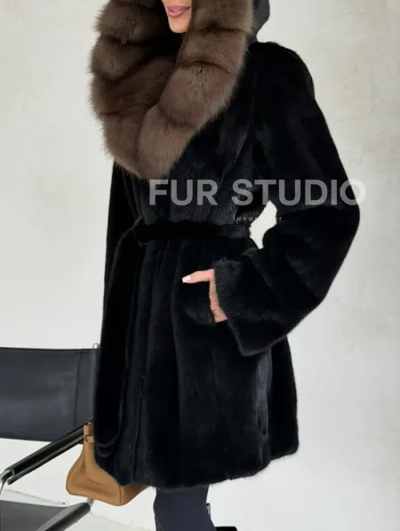 Черная норковая шуба средней длины - капюшон куница - фото 3