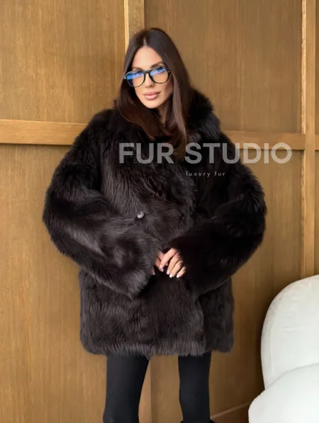 Двухсторонняя коричневая дубленка - фото 19