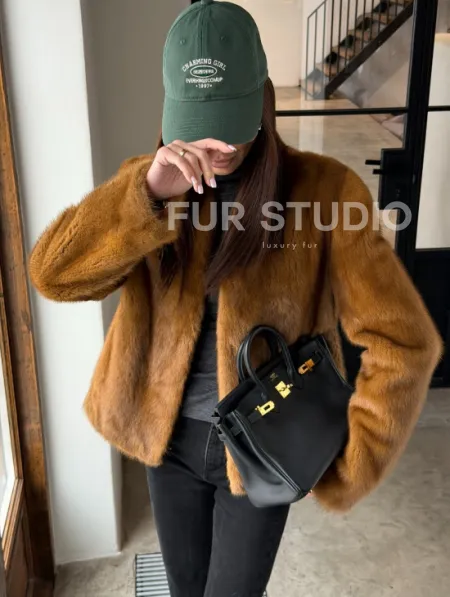 Меховой жакет из золотой норки - фото 7