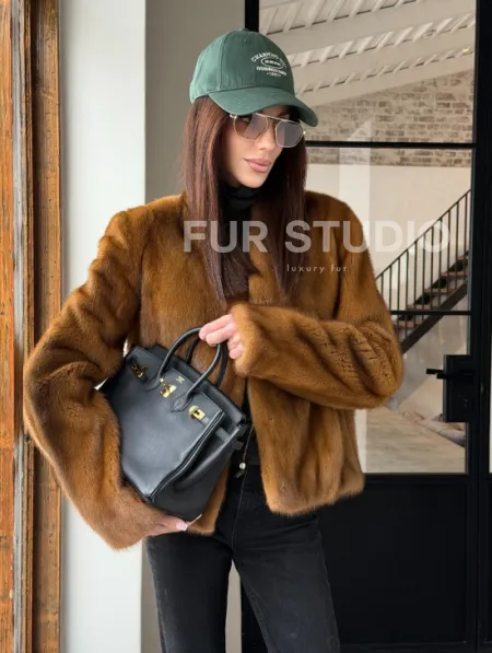 Меховой жакет из золотой норки - фото 20