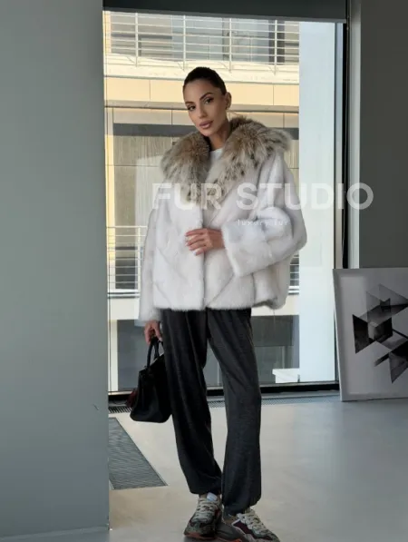 Белое норковое пончо-шуба с капюшоном из рыси - фото 20