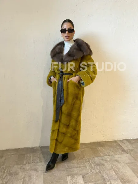 Норковая шуба с капюшоном куница - цвет горчичный - фото 0