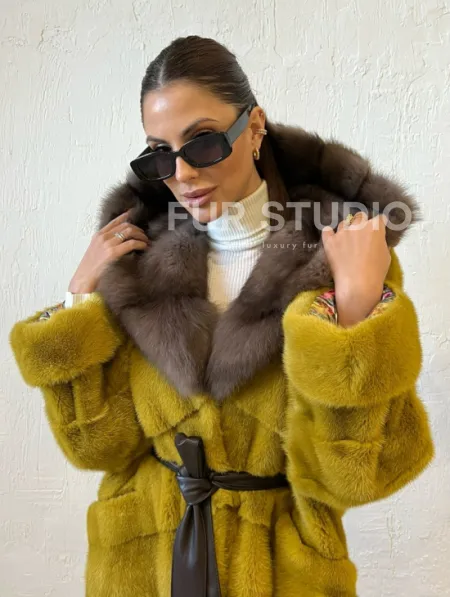 Норковая шуба с капюшоном куница - цвет горчичный - фото 5