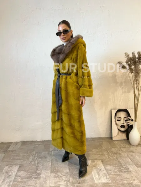 Норковая шуба с капюшоном куница - цвет горчичный - фото 7