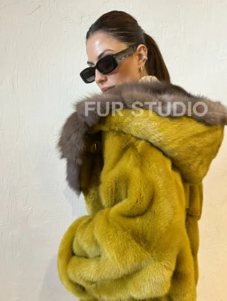Норковая шуба с капюшоном куница - цвет горчичный - фото 4
