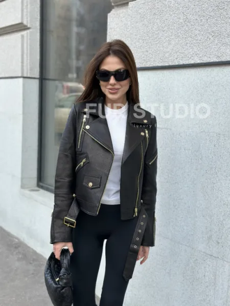 Куртка из натуральной кожи черного цвета - фото 1