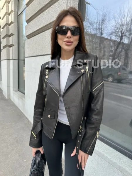 Куртка из натуральной кожи черного цвета - фото 0