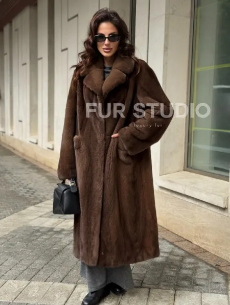 Шуба из меха норки в натуральном цвете под соболь - фото 1