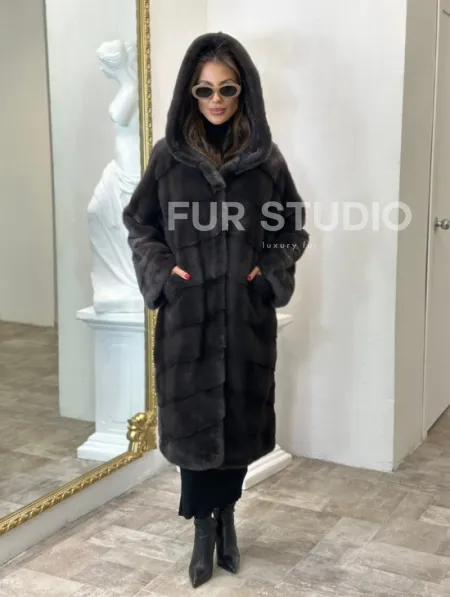 Норковая шуба в цвете графитовый уголь с капюшоном - фото 4