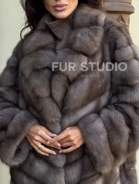 Элегантная шуба из меха куницы - серый трюфель - фото 2