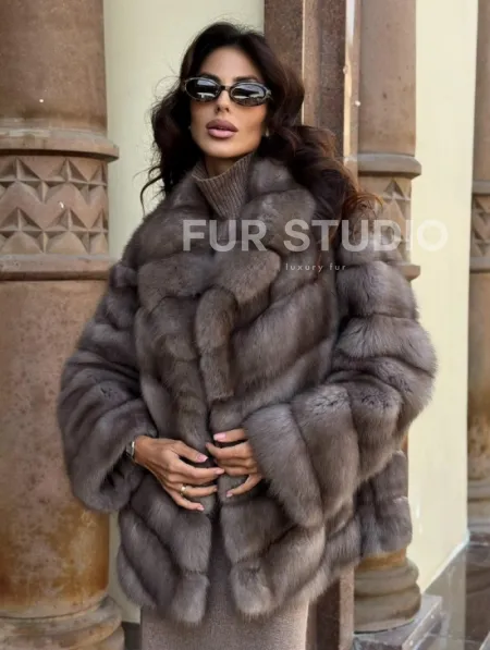 Элегантная шуба из меха куницы - серый трюфель - фото 6
