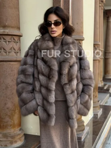 Элегантная шуба из меха куницы - серый трюфель - фото 8