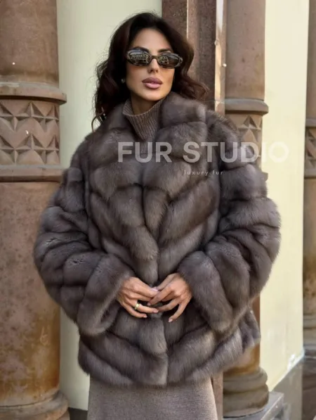 Элегантная шуба из меха куницы - серый трюфель - фото 0