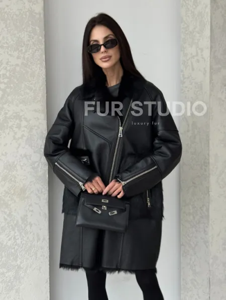 Черная дубленка на тоскане - фото 4