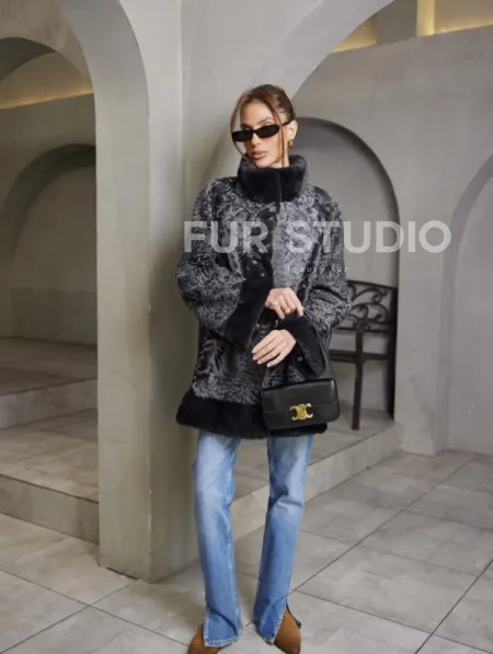 Шуба каракульча стойка воротник норка - цвет графит - фото 4