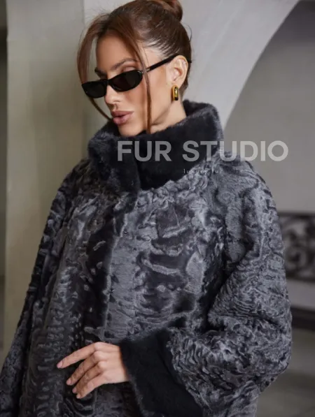 Шуба каракульча стойка воротник норка - цвет графит - фото 1