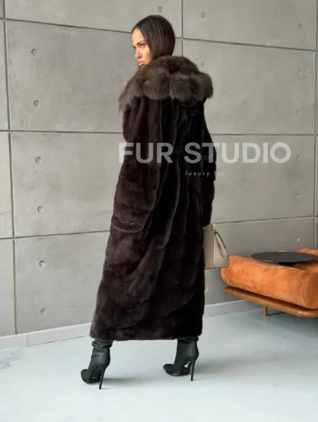 Шуба норковая с капюшоном из меха куницы - цвет уголь - фото 9