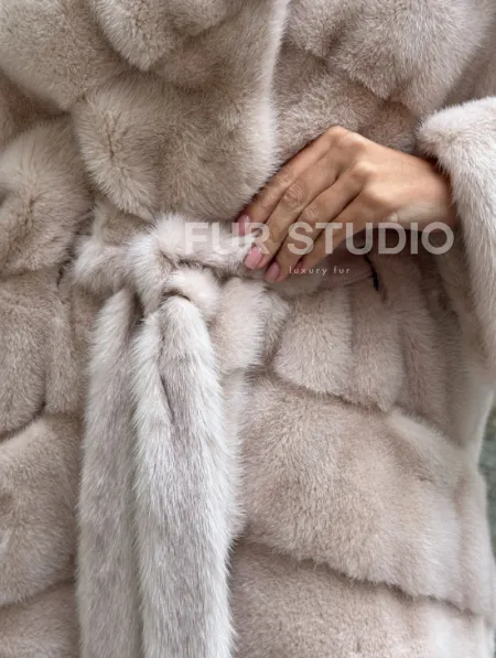 Бежевая норковая шуба в цвете пудра - фото 2