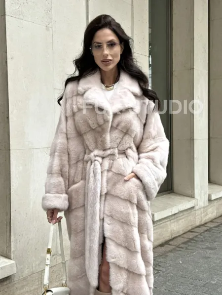 Бежевая норковая шуба в цвете пудра - фото 4