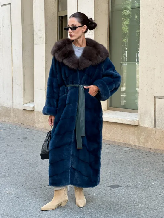 Удлиненная норковая шуба с капюшоном из куницы - цвет аквамарин - фото 0